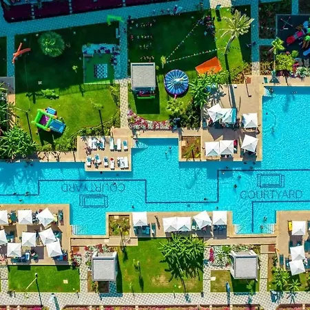 Xo Courtyard Long Beach * Trikomo